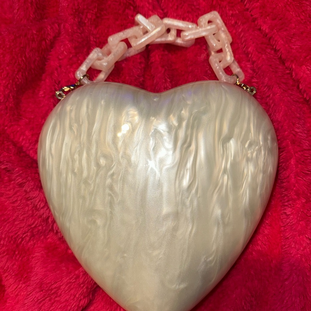 Heart-Shaped Pearl White Handbag